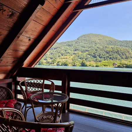 Lake Cottage Holiday home
